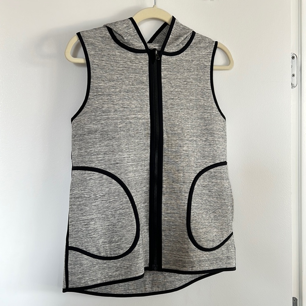 Lululemon Insculpt Reversible vest size 6